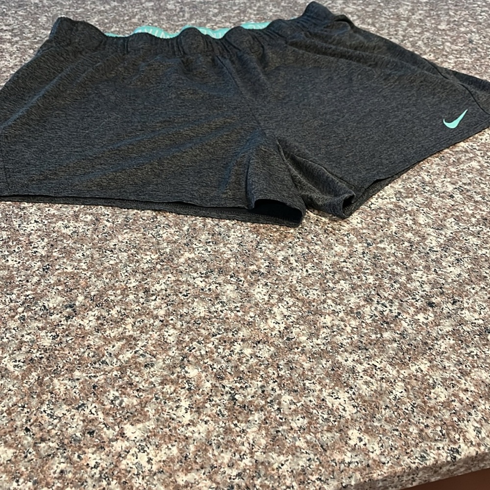 Nike Charcoal Gray Athletic Shorts for Training Size XL Draw string waist. - Picture 9 of 9